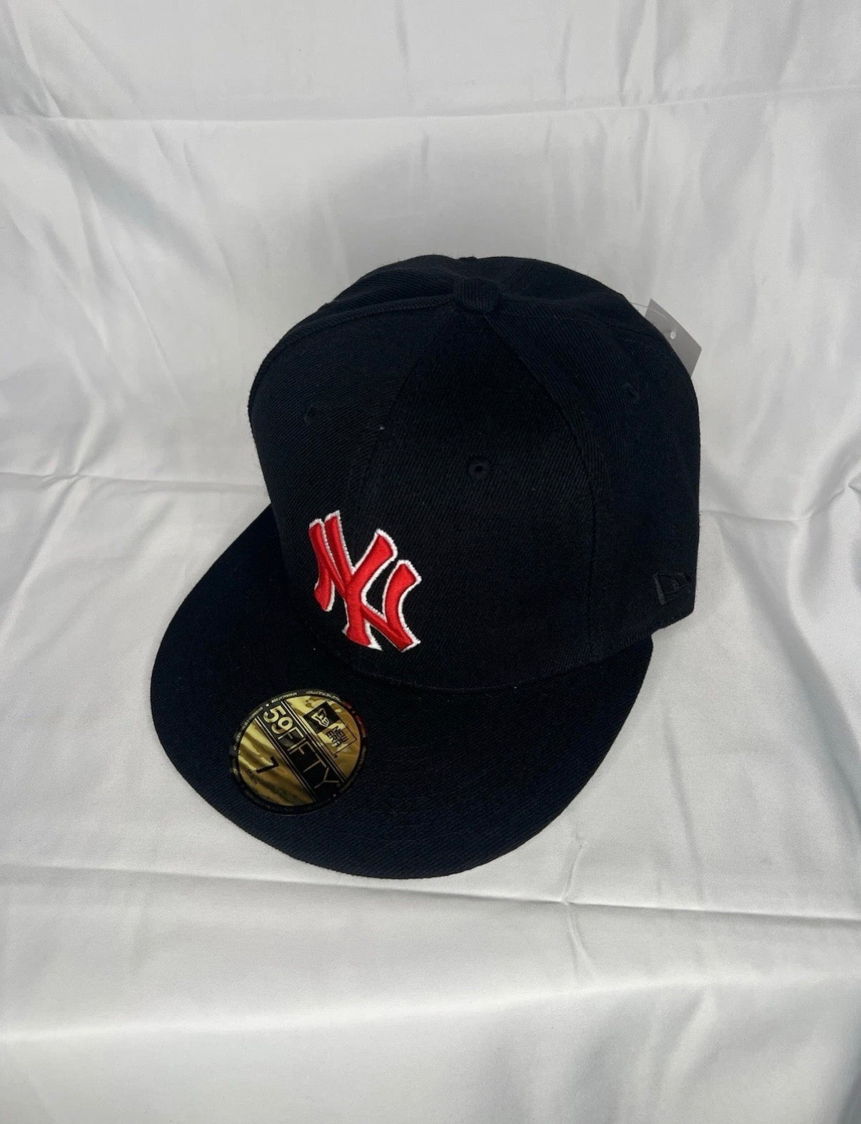 New York Yankees Black 59FIFTY Fitted Hat – Red Logo