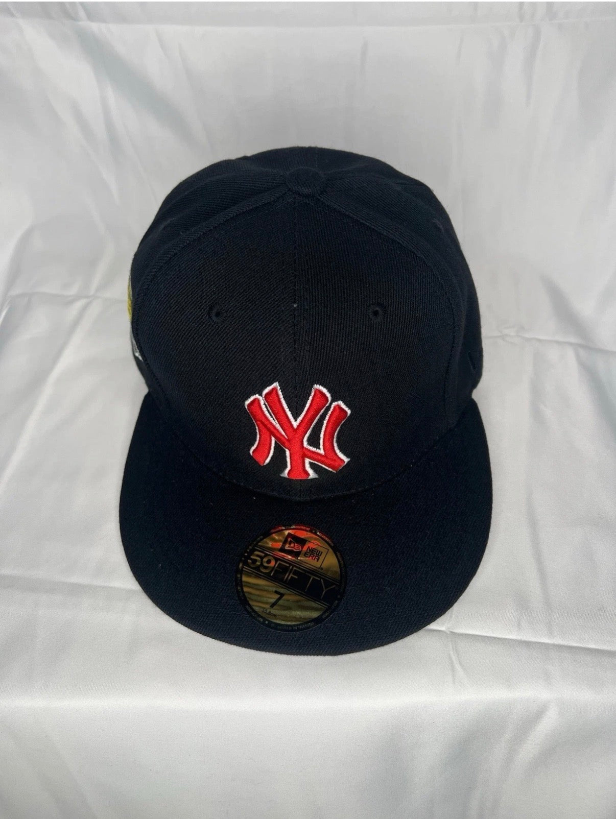 New York Yankees Black 59FIFTY Fitted Hat – Red Logo